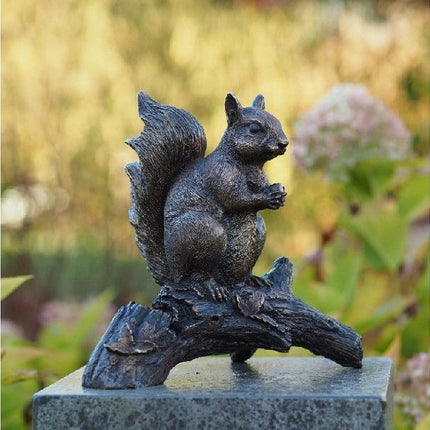 Bronzen beeld Eekhoorn op tak 22x13x24cm - Doika - Bronzen beeld - Doika - 5410807011683 - AN1168BR-B