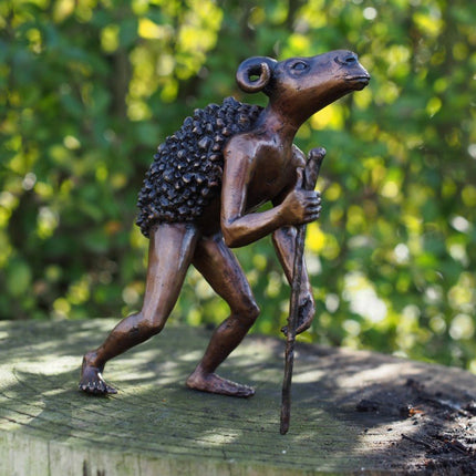 Bronzen beeld Geitman met stok 19x10x13cm - Doika - Bronzen beeld - Doika - 5410807014493 - BS1449B
