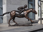Bronzen beeld Jockey op paard 70x30x135cm - Doika - Bronzen beeld - Doika - 5410807909386 - B938