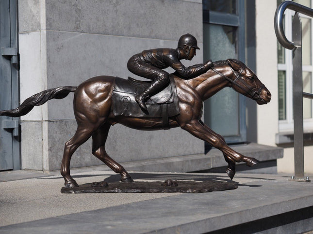 Bronzen beeld Jockey op paard 70x30x135cm - Doika - Bronzen beeld - Doika - 5410807909386 - B938
