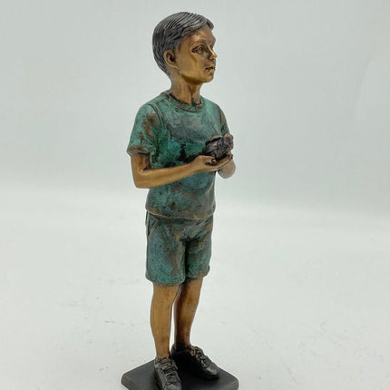Bronzen beeld Jongentje met vogel 20x5x6cm - Doika - Bronzen beeld - Doika - 5410807014813 - BS1481V