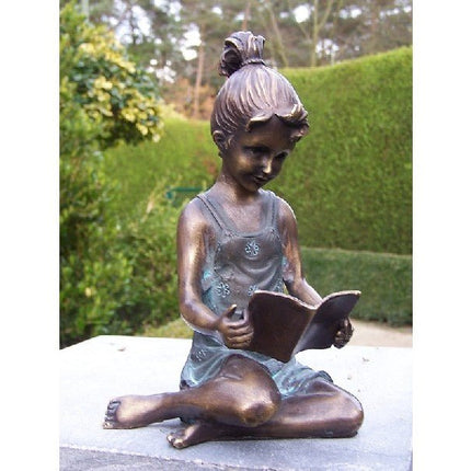 Bronzen beeld Klein lezend meisje 18x10x10cm - Doika - Bronzen beeld - Doika - 5410807008034 - AN0803BRW-V