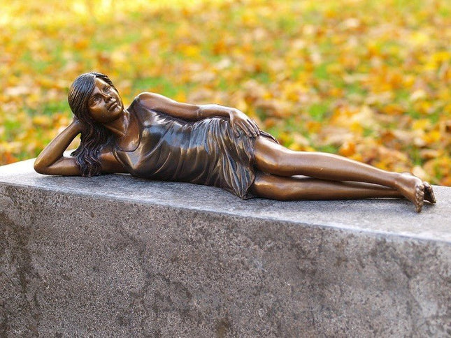 Bronzen beeld Liggend meisje 14x11x55cm - Doika - Bronzen beeld - Doika - 5410807010839 - AN1083BR-B