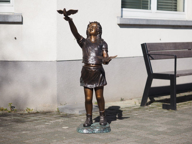 Bronzen beeld Meisje met 2 vogeltjes 111x50x55cm - Doika - Bronzen beeld - Doika - 5410807008966 - B896
