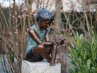 Bronzen beeld Meisje met vogel 50x27x45cm 11kg - Doika - Bronzen beeld - Doika - 5410807912669 - B91266