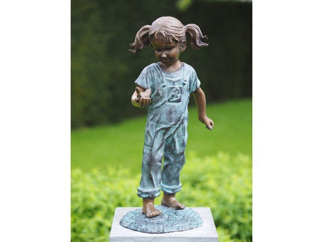 Bronzen beeld Meisje met vogel in haar hand 50x27x20cm - Doika - Bronzen beeld - Doika - 5410807008171 - AN0817BRW-V