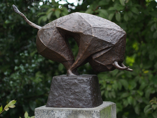 Bronzen beeld Moderne Stier 48x18x57cm - Doika - Bronzen beeld - Doika - 5410807220825 - AN2082BR-B