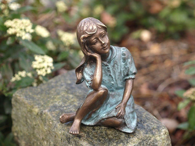 Bronzen beeld Opkijkend meisje 13x10x9cm - Doika - Bronzen beeld - Doika - 5410807014431 - AN1443BRW-V