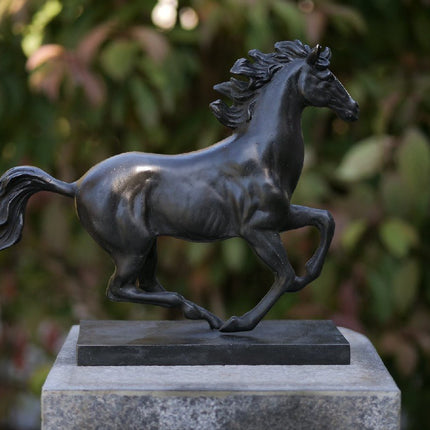 Bronzen beeld Paard op voet / bruin 30x12x38cm - Doika - Bronzen beeld - Doika - 5410807025642 - AN2564BRW-HP