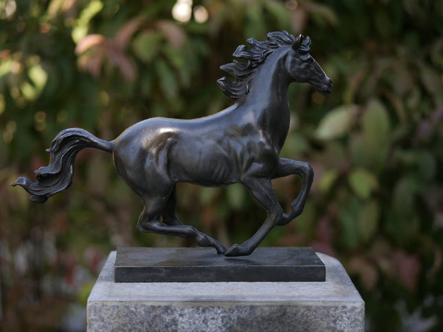 Bronzen beeld Paard op voet / bruin 30x12x38cm - Doika - Bronzen beeld - Doika - 5410807025642 - AN2564BRW-HP