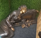 Bronzen beeld Vrouw liggend aan graf 57x40x150cm 67kg - Doika - Bronzen beeld - Doika - 5410807111246 - B1124