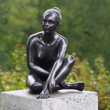 Bronzen beeld zittend 32x22x30cm - Doika - Bronzen beeld - Doika - 5410807014011 - BS1401B