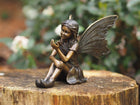 Bronzen beeld Zittende fee met vlinder 12x10x16cm - Doika - Bronzen beeld - Doika - 5410807012529 - AN1252BR-B