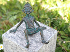 Bronzen beeld Zittende pixie 11x15x13cm - Doika - Bronzen beeld - Doika - 5410807014042 - BS1404V