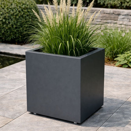 GARDRA Polyester plantenbak met wielen 50x50x50 cm - Zwartgrijs (RAL 7021) - Doika - Plantenbak - GARDRA -  - 